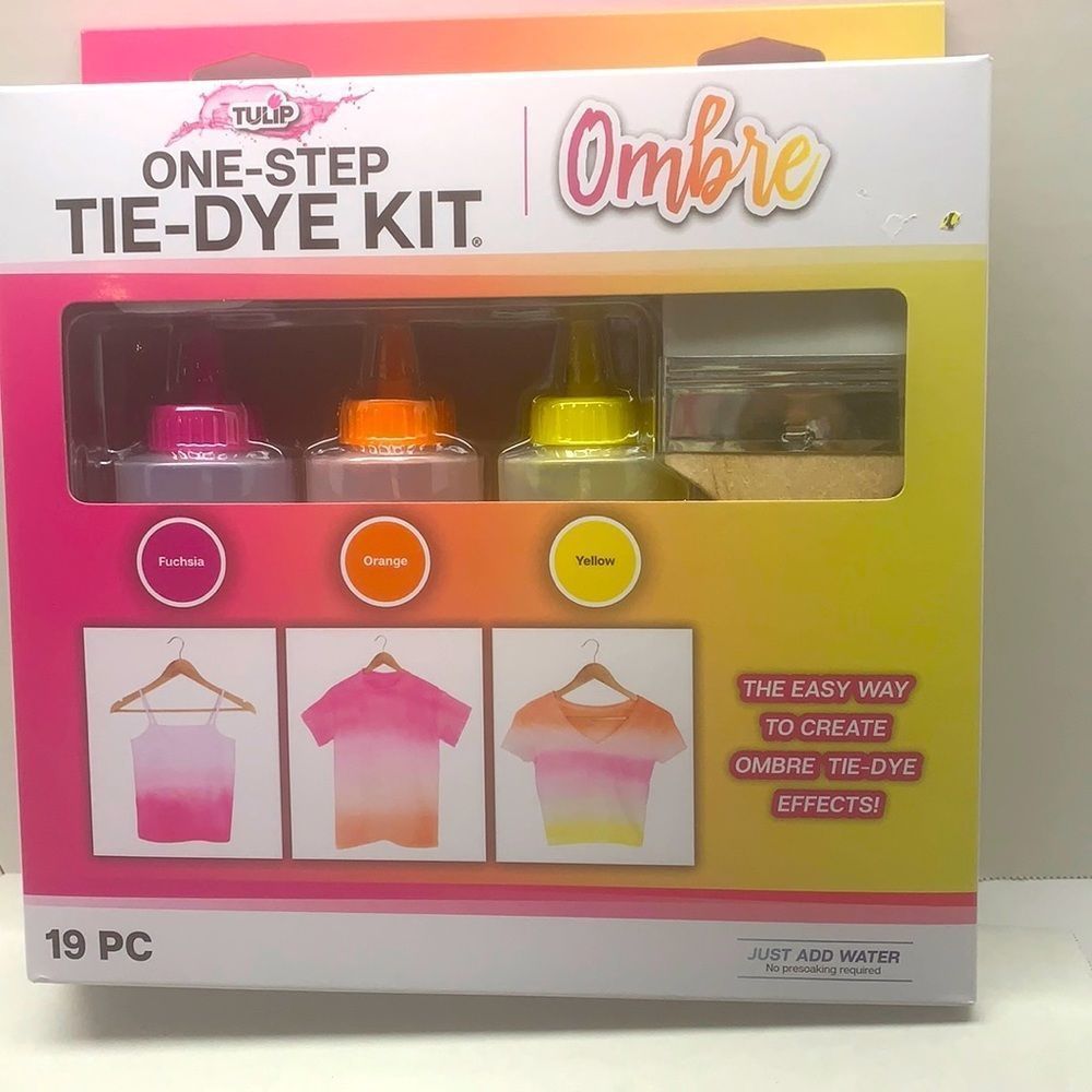 Tulip  New in box one step tie-dye shirt kit